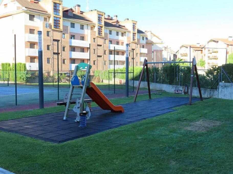 Precioso Atico Con Bonitas Vistas A La Pena Oroel Jaca Exterior foto
